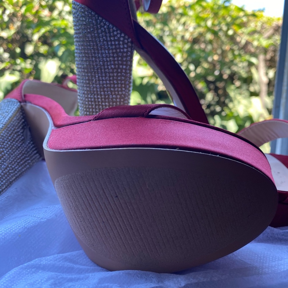Heels - Picture 3 of 3